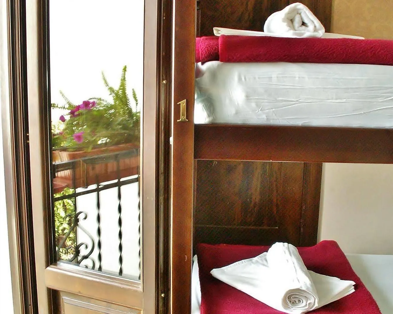 Oasis Backpackers' Hostel Granada 0*,  Spain